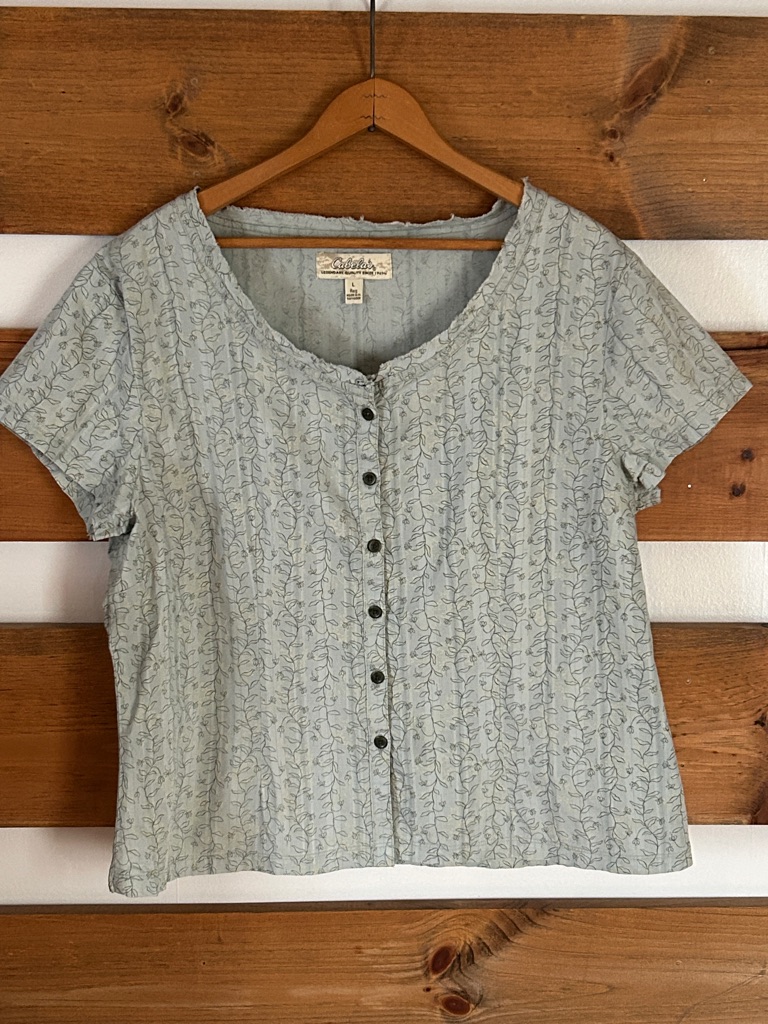 Cabela's Cropped Cowgirl Mint/Blue Floral Button Blouse Distressed Edging Size L